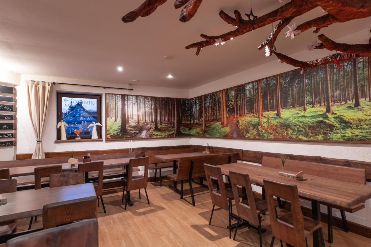 Bike Bistro A Penzion U Vsech Andelu Nove Mesto pod Smrkem Exterior foto
